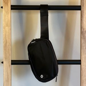 Lululemon Everywhere Belt Bag 1L
